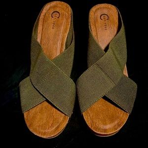 Size 8 olive color wedge gently used